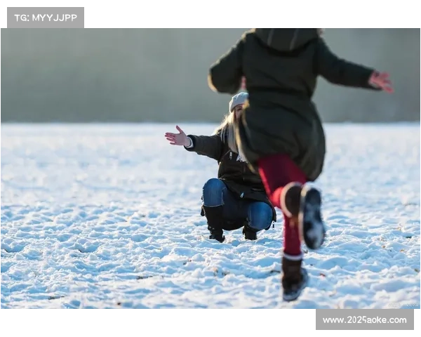雪地中热身训练曝光，勒沃库森球员堆雪人缓解压力